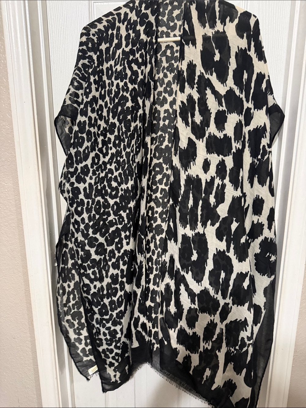 Black and White Leopard Print Shawl